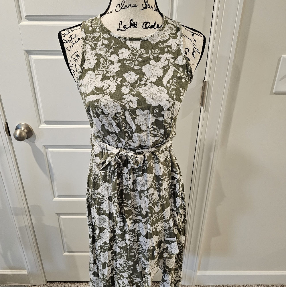 Floral Ruffle Dress - Picture 2 of 5